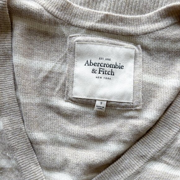 Vintage Abercrombie & Fitch Striped Tan & Ivory V-Neck Dad Cardigan (S) - Picture 10 of 10
